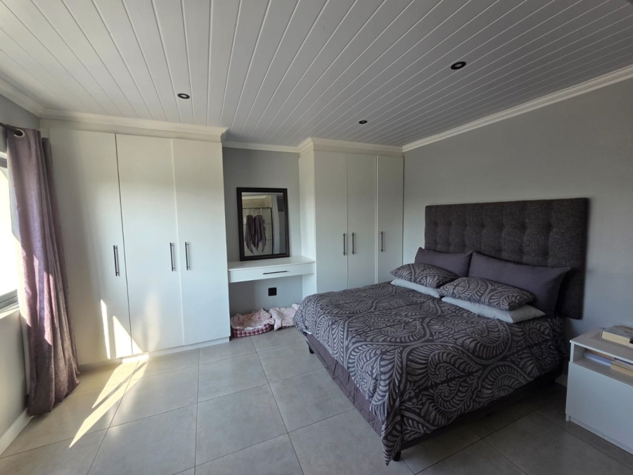 4 Bedroom Property for Sale in Hartenbos Heuwels Western Cape